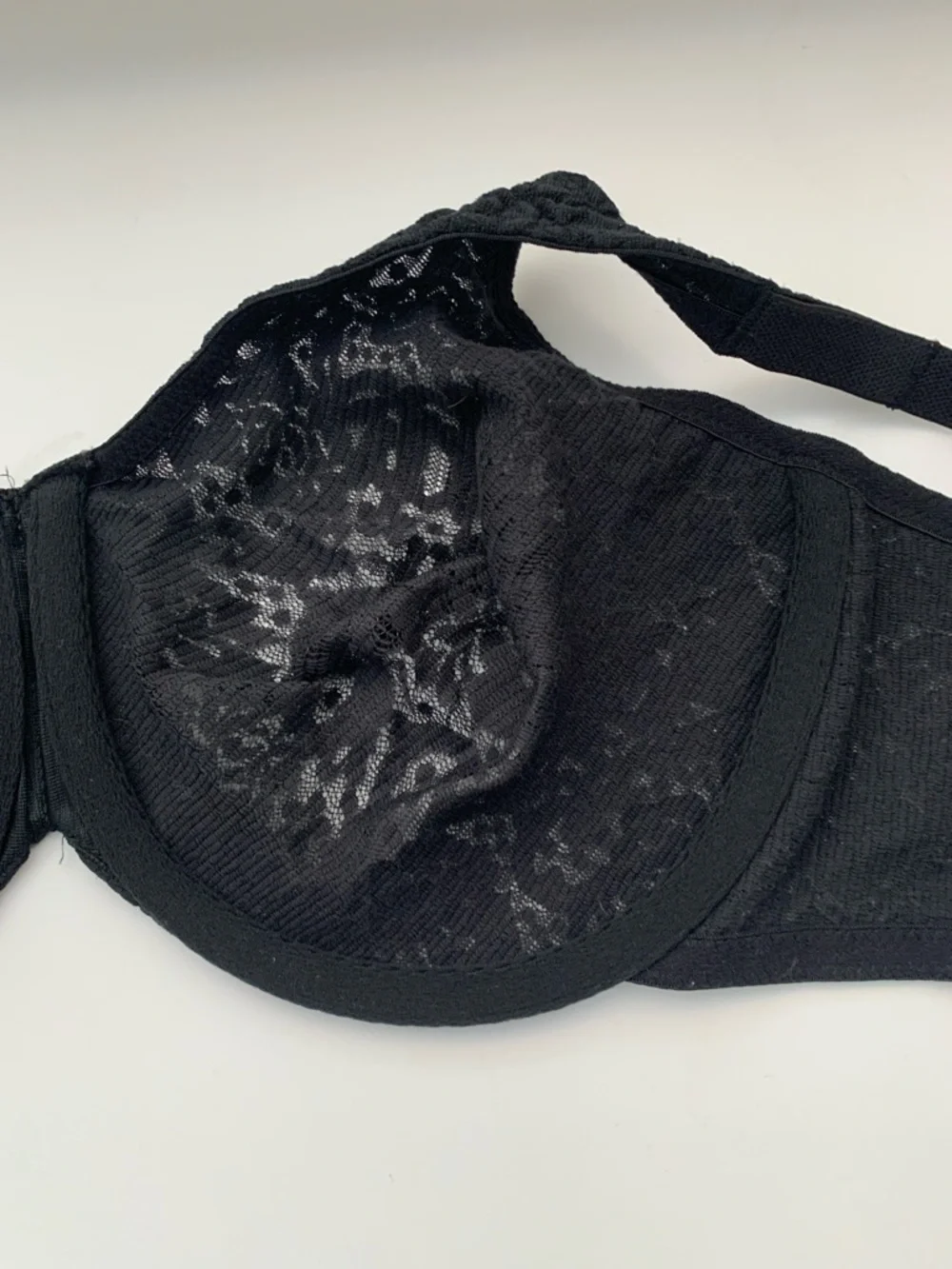 Wacoal Women's Plus-size Halo Lace Full Coverage Underwire Bra, Black, 40D - Picture 4 of 9